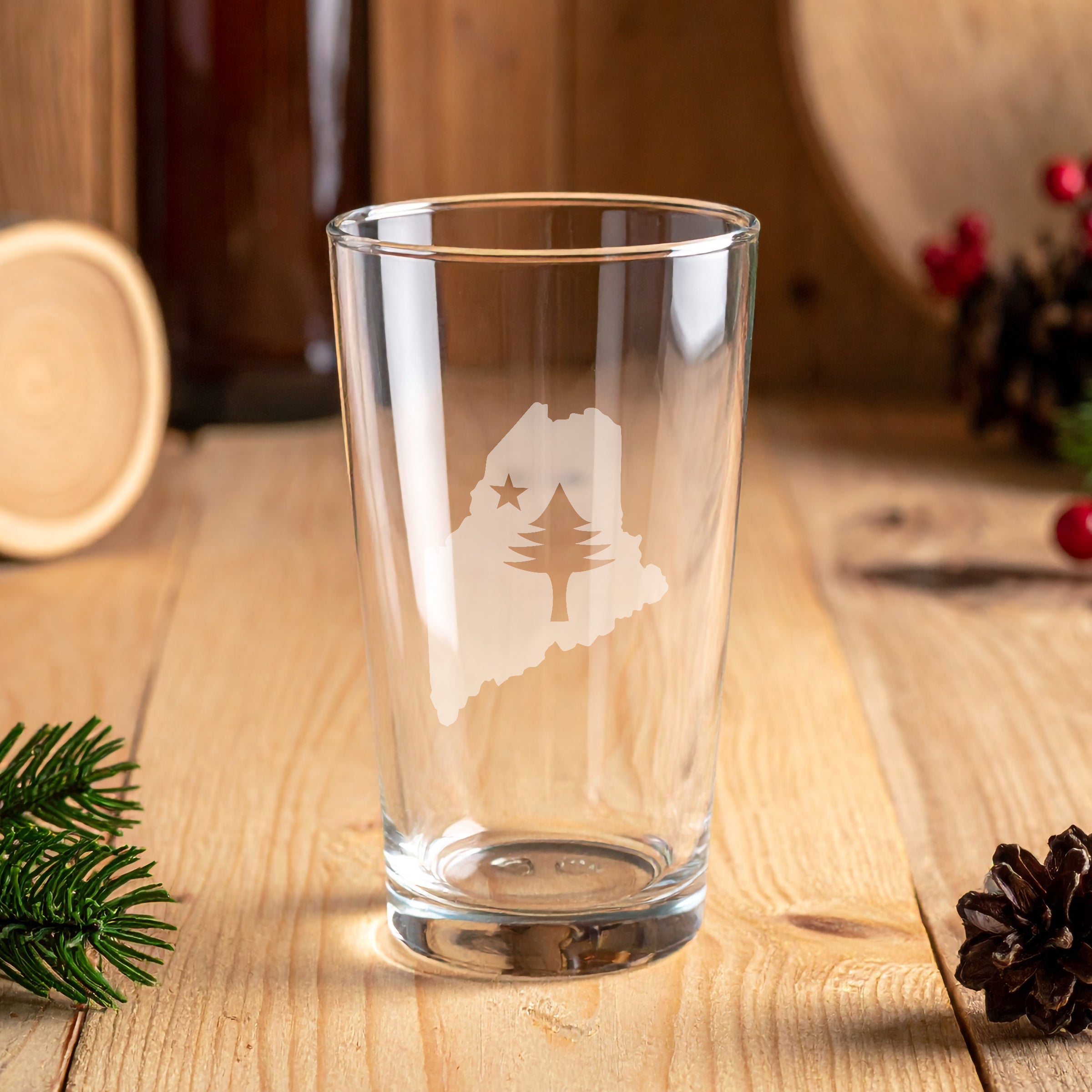 Engraved Maine Pint Glass | Retro Maine Flag Design | Maine Beer